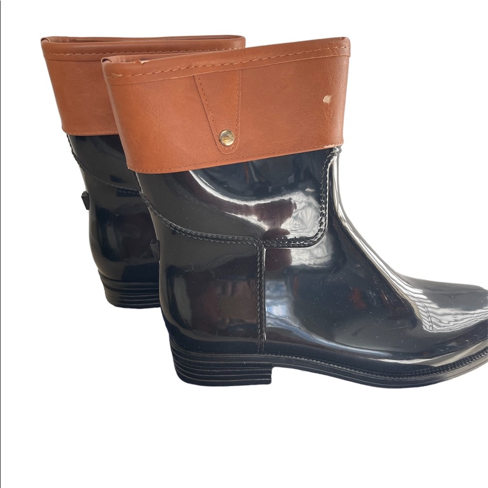 Henry Ferrera Cuffed Rain Boots!